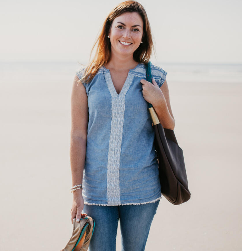 Becky McKinnell on the beach carrying a Wildwood bag